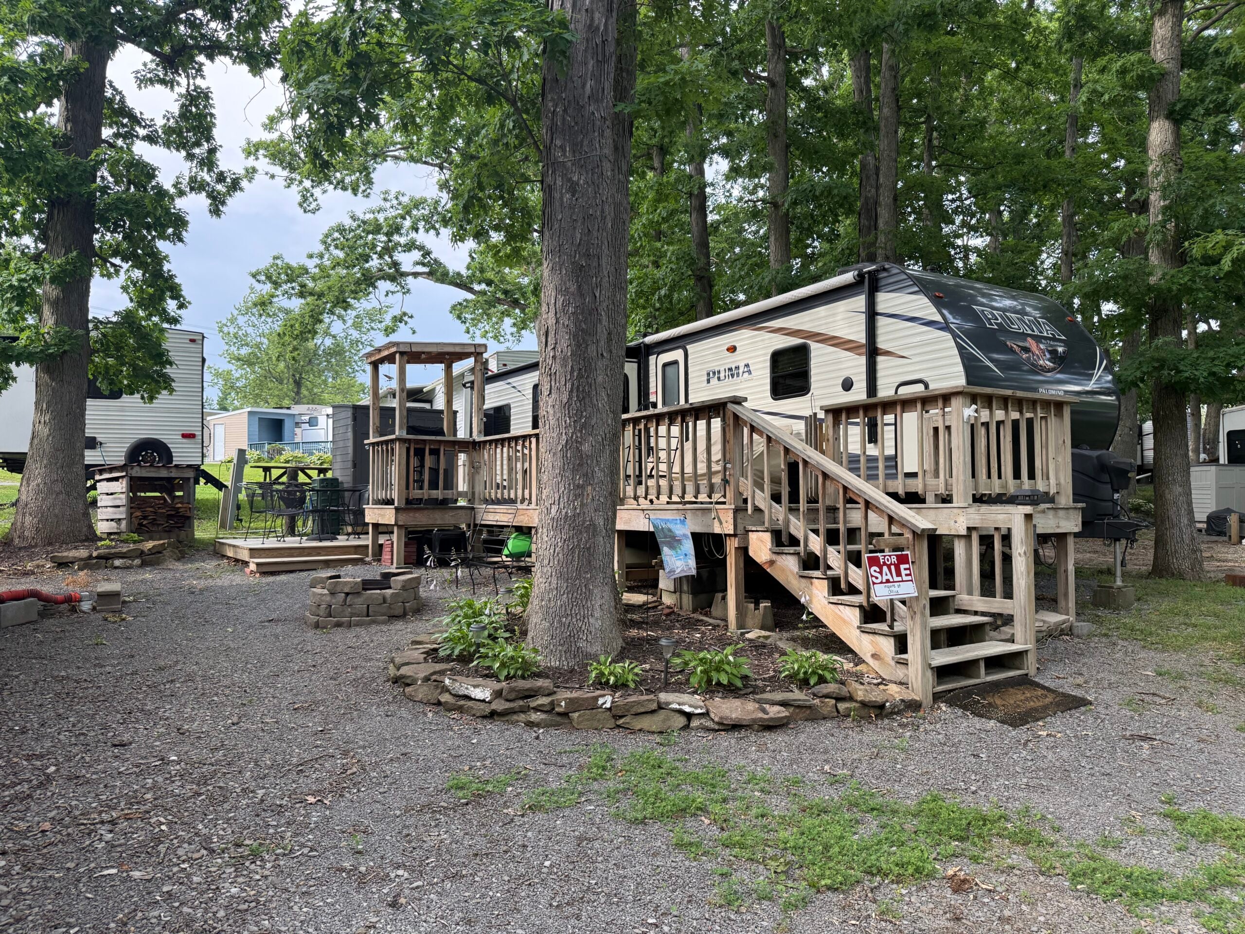 travel trailer camper with deck